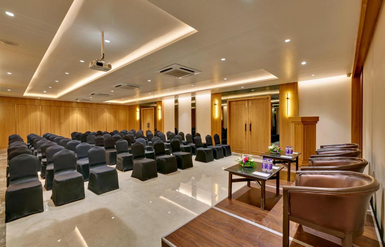 Citrus Hotel Kolhapur Exteriör bild