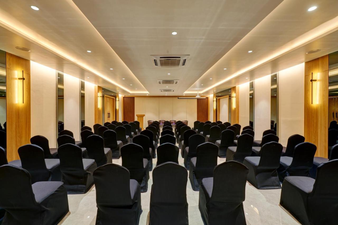 Citrus Hotel Kolhapur Exteriör bild