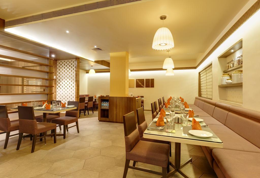Citrus Hotel Kolhapur Exteriör bild