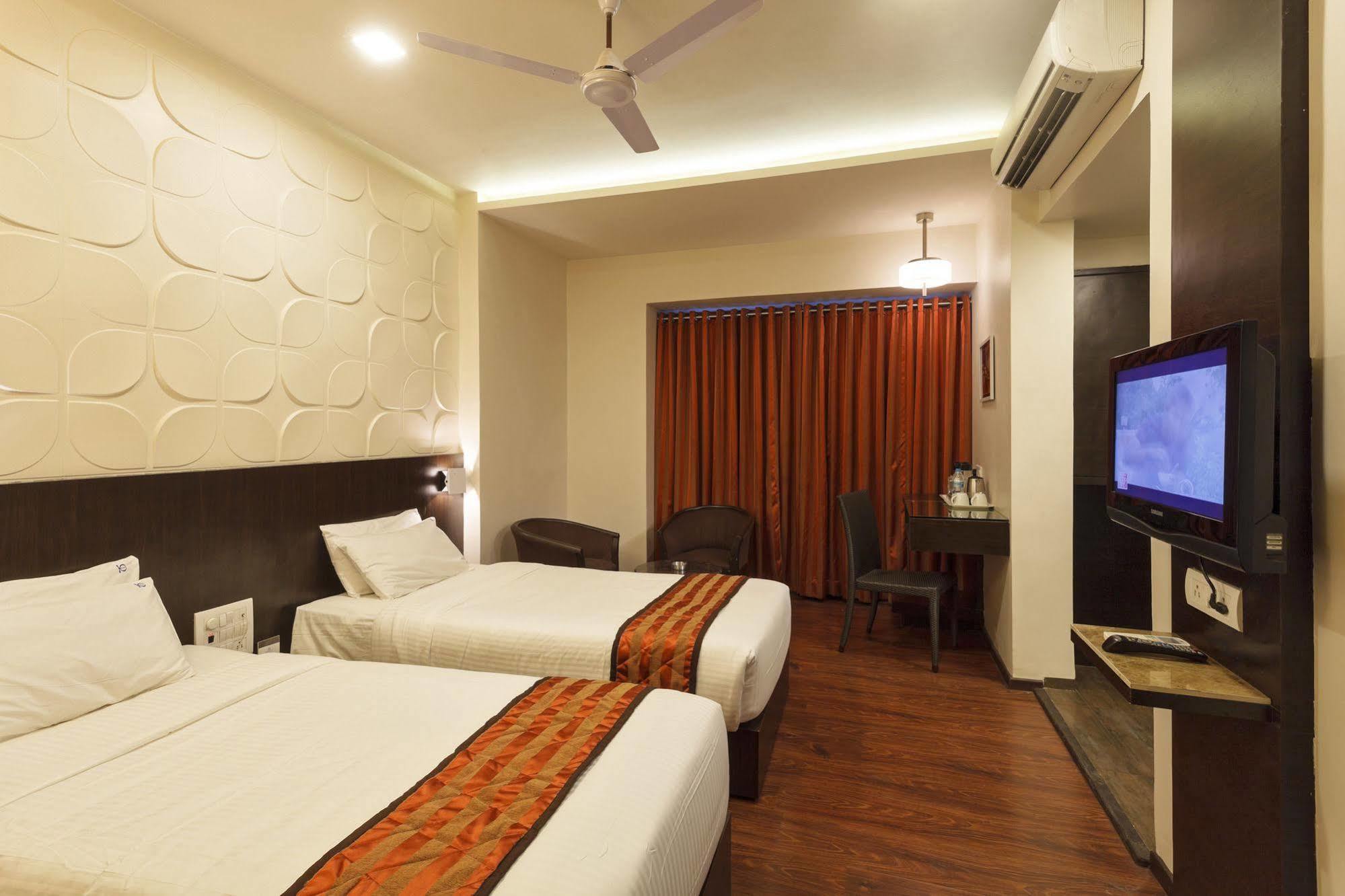 Citrus Hotel Kolhapur Exteriör bild
