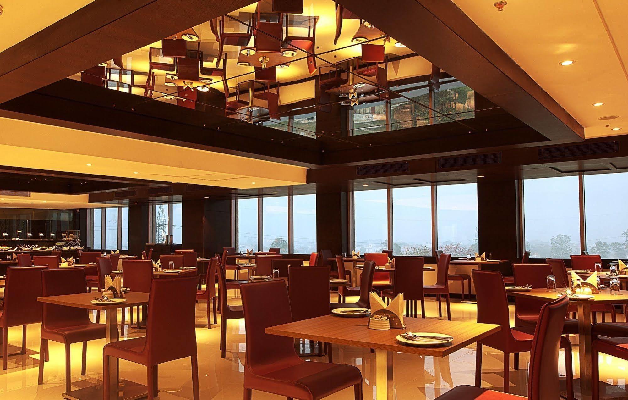 Citrus Hotel Kolhapur Exteriör bild
