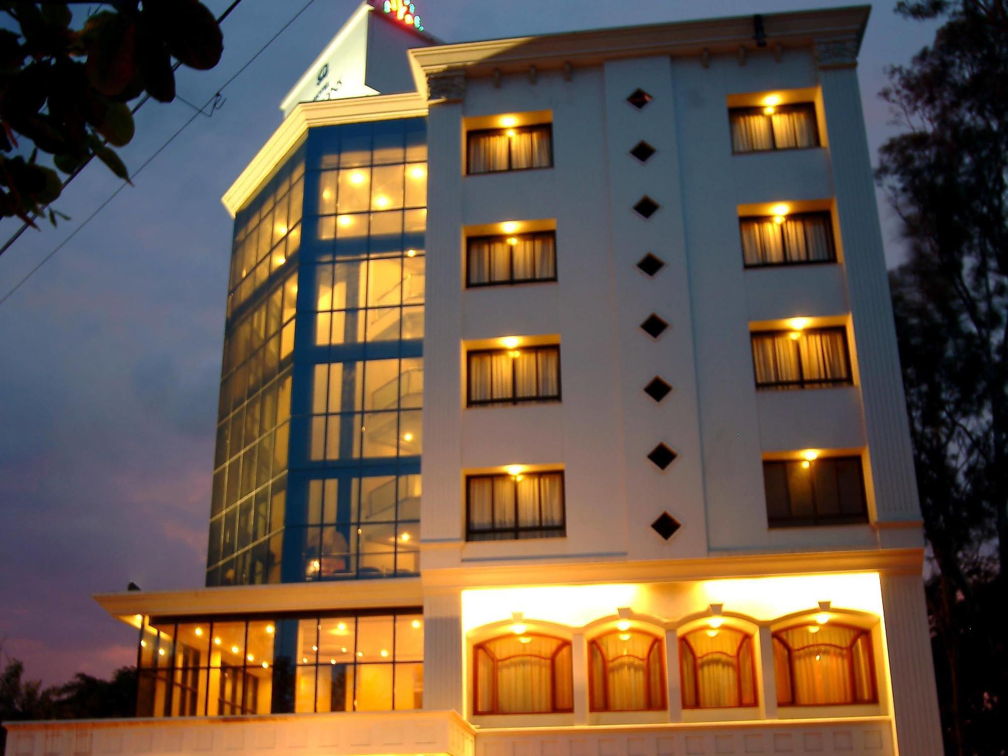 Citrus Hotel Kolhapur Exteriör bild